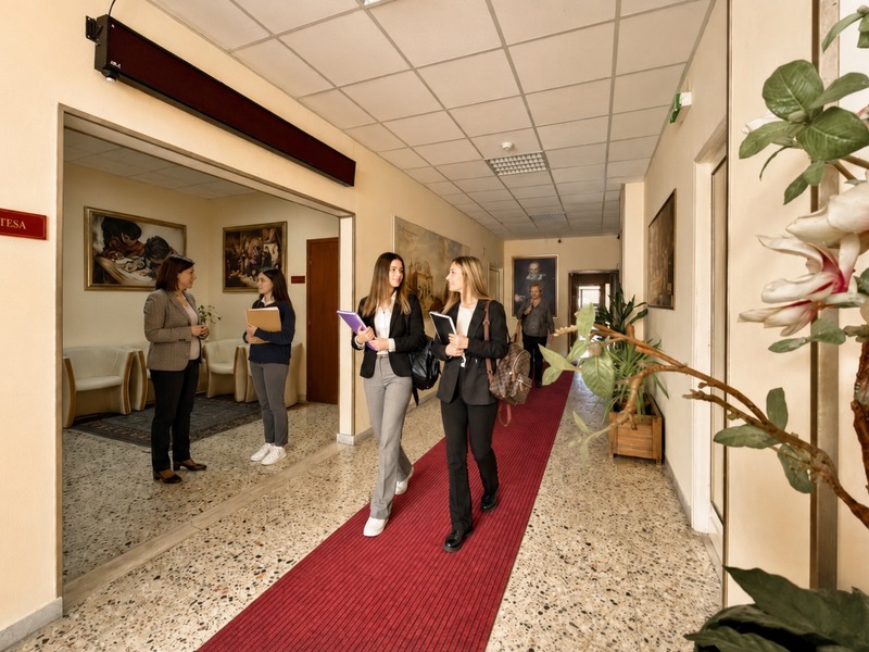 Ingresso e ambienti dell'Istituto Galileo Galilei di Cosenza